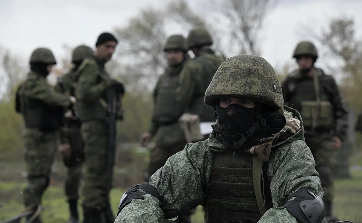 По словам источников, Россия отстаёт в применении дронов и в тактике ведения боевых действий; для изменения ситуации потребуются масштабные мобилизация и вложения, которые не дадут мгновенного эффекта.