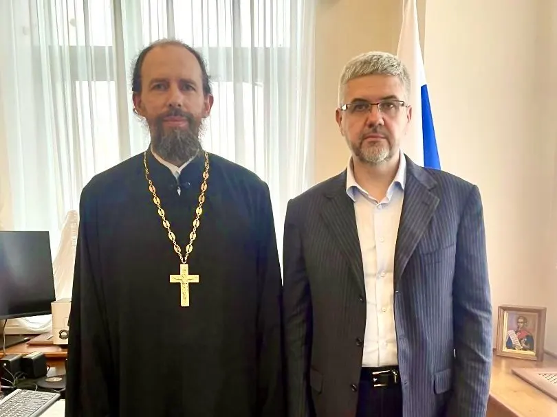 Вадим Баланин на Петербургском международном юридическом форуме заявил, что сожительство без официальной регистрации брака может представлять угрозу безопасности России. По его словам, ведомство ведёт мониторинг и готовит изменения в Семейный кодекс РФ.