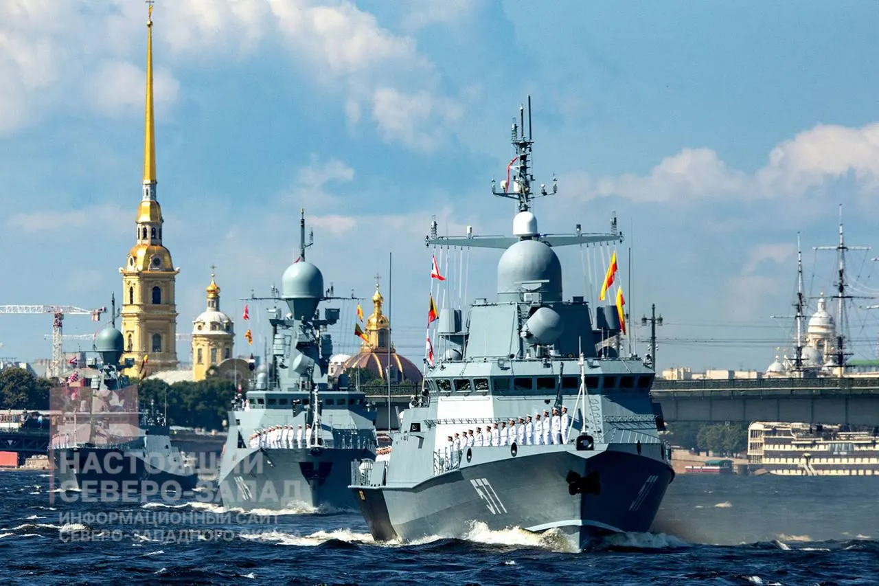Минобороны не планирует проводить в Петербурге главный парад ко Дню ВМФ — мероприятия отменяют второй год подряд; в ведомстве комментируют решение фразой «Сами понимаете, не до того сейчас».