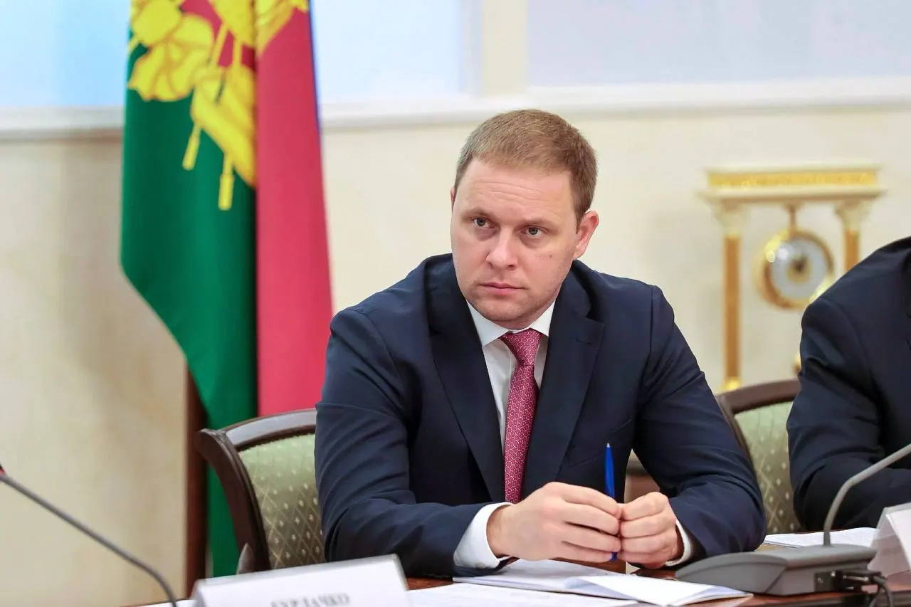 Швец, с более чем десятилетним опытом работы в органах власти и пяти годами на посту главы Анапы, возглавил государственную корпорацию по развитию туризма.