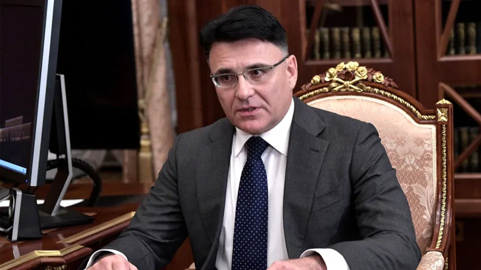 Он считает, что квоты позволят отсеивать посредственные ленты, освободят экранное время для российских картин и станут инструментом поддержки национального кинематографа. Вопрос квот обсуждается на фоне масштабного ухода голливудских студий и роста теневого проката.