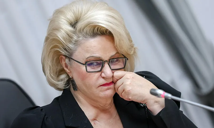 Депутат Нина Останина призвала Роскомнадзор и Минцифры ограничить время детей в виртуальном пространстве и использовать опыт с замедлением Telegram для контроля над онлайн‑играми.