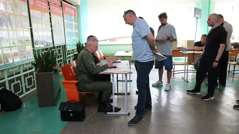 Минобороны Беларуси объявило о мобучениях с военкоматами в Гродненской области; резервистов вызывают для сверки учётных данных и подготовки. Параллельно сообщается о давлении со стороны России с требованиями участия в эскалации конфликта.