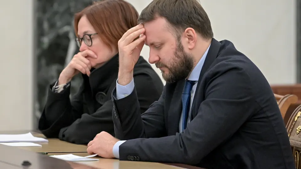 Власти обсуждают возможную смену главы Банка России и перераспределение функций регулятора: среди кандидатов называются Максим Орешкин и Пётр Фрадков, одновременно обсуждается ослабление роли Центробанка в контроле над инфляцией и раздел его полномочий.