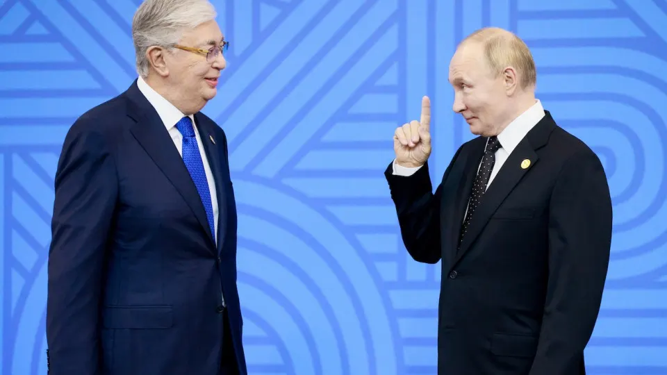 На фоне сокращения выпуска бензина и остановки НПЗ обсуждают поставки из Казахстана и возможный обмен топливом между странами.