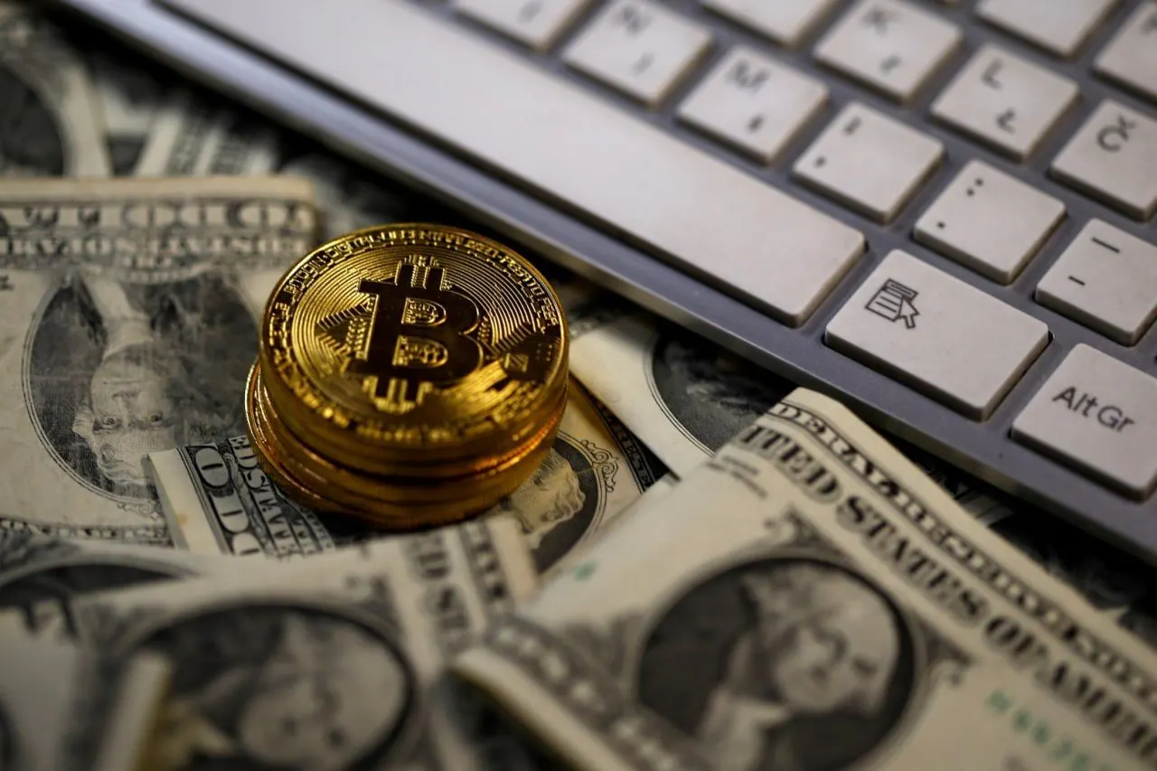 Правозащитники утверждают, что криптобиржа Binance передавала сведения о клиентах российским силовым органам в рамках дела против IT-специалиста Юрия Беленького; речь идёт о финансировании терроризма и операциях в криптовалюте.