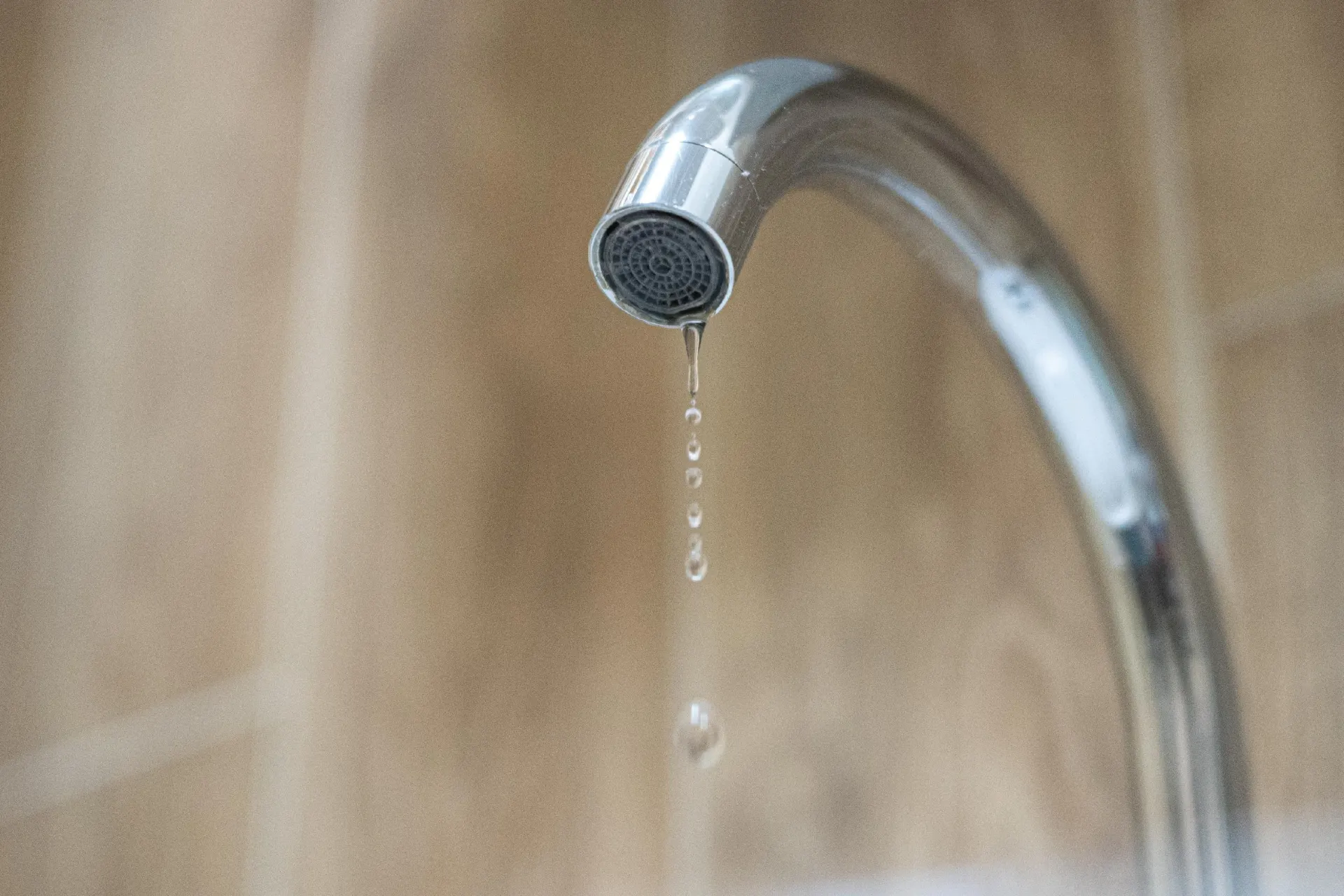 Почти 300 млн рублей долгов за отопление и водоснабжение; сотрудники организации обратились к должникам.