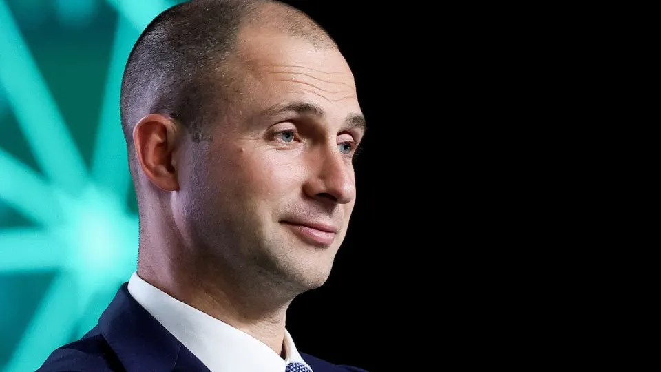 Группа VK отчиталась о снижении показателей за первое полугодие 2026 года, но частично закрыла убытки за счет распродажи активов. Аналитики ожидают сохранения убытков в ближайшей перспективе.