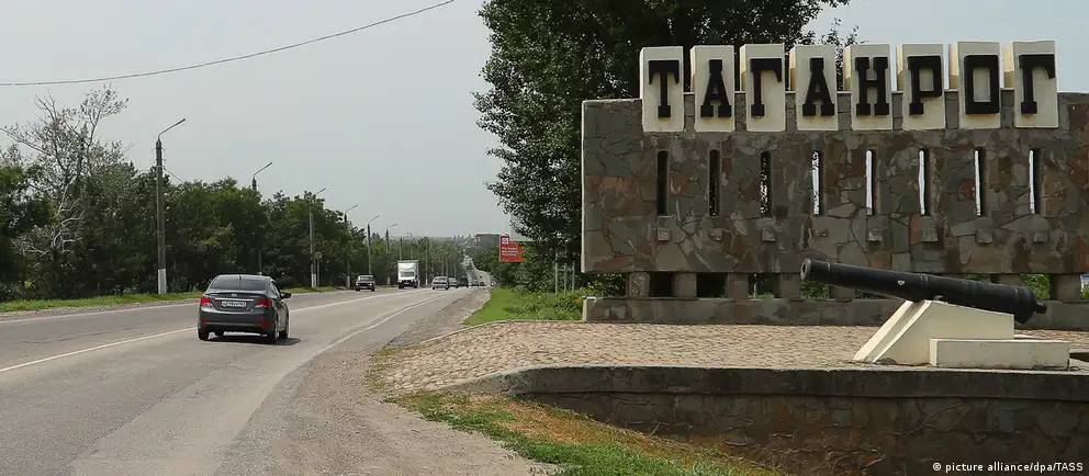 После ночи тревог в Самарской и Ростовской областях произошли пожары на НПЗ и объекты в Таганроге; пострадавших нет, власти ведут работу оперативных служб.
