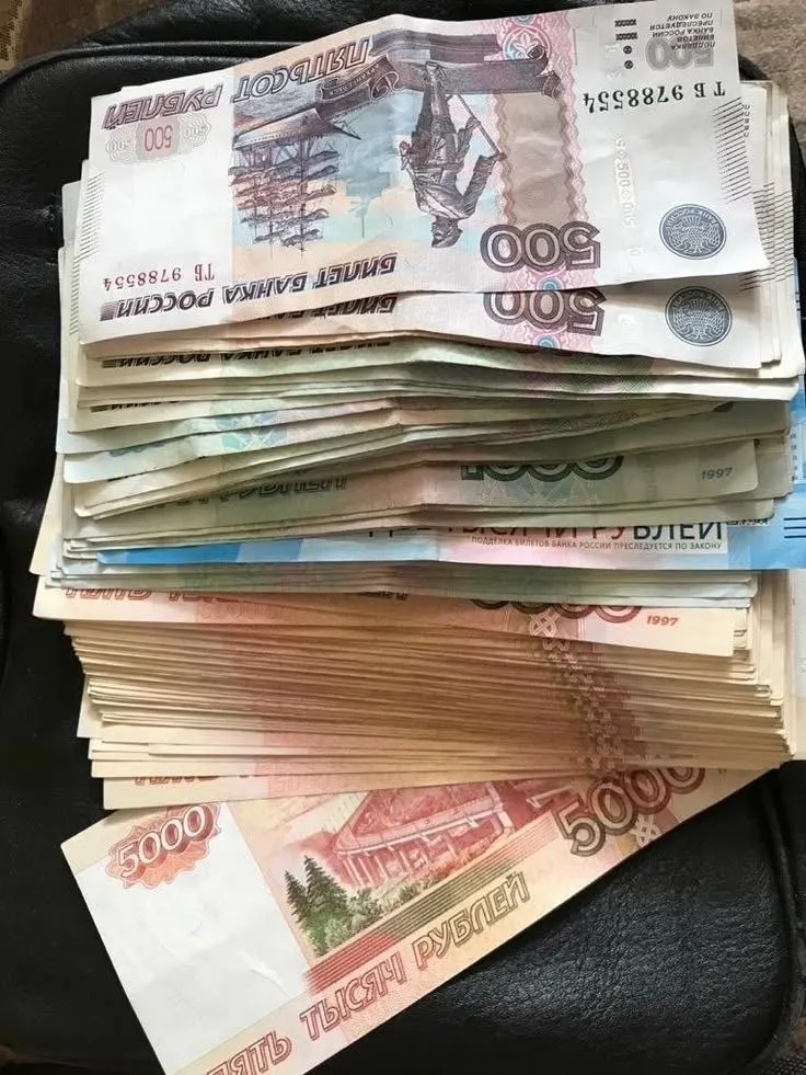Депутат предложил обязать выплату годовой премии, которую часто называют 13-й зарплатой, всем работающим россиянам — в первую очередь бюджетникам.