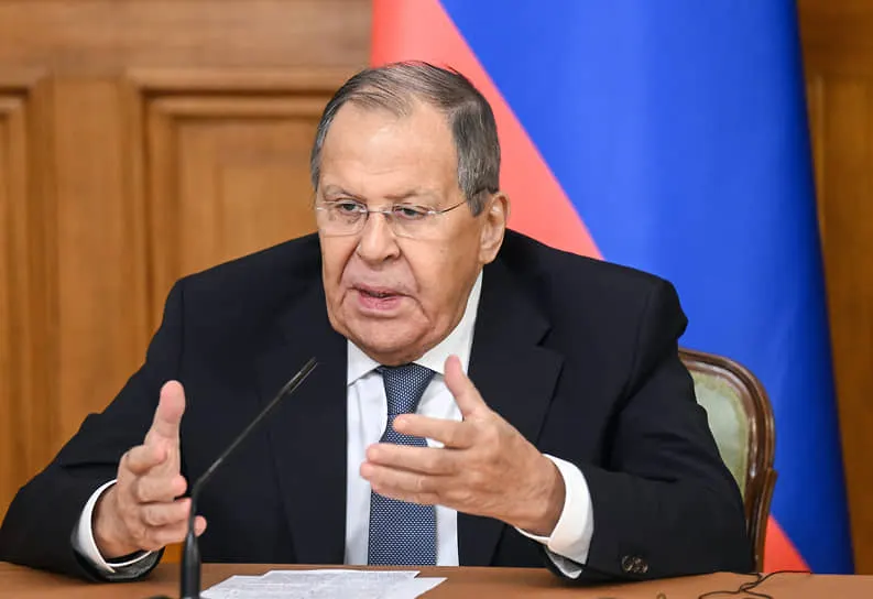 Министр иностранных дел России заявил, что информационная война вокруг операции на Украине будет продолжаться и, по его словам, обостриться.