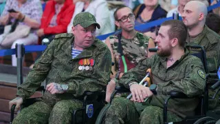 Министр здравоохранения РФ заявил, что с середины 2023 года сотни тысяч участников боевых действий получили психолого-психиатрическую помощь, для чего по всей стране открыты тысячи специализированных кабинетов и разработаны новые модели сопровождения.