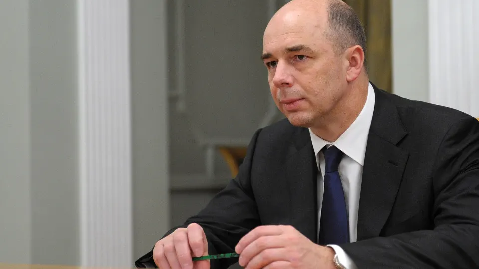 Глава ведомства заявил, что нейросети помогают оптимизировать распределение средств и выявлять неплательщиков, однако окончательное решение остаётся за специалистами. Применение ИИ усиливается на фоне рекордного дефицита бюджетов.