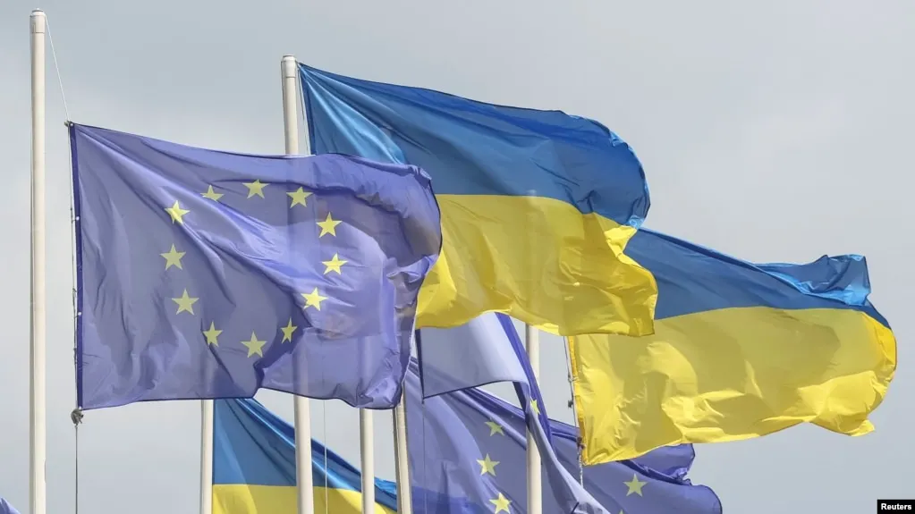 Евросоюз единогласно согласовал изменения в бюджете для предоставления Украине кредита на 90 млрд евро и одобрил 20-й пакет санкций против России. Первый транш Киев рассчитывает получить к концу мая – началу июня.