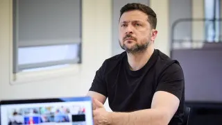 Президент Украины Владимир Зеленский считает, что усиление интернет-ограничений в России и блокировка мессенджеров связаны с подготовкой к всеобщей мобилизации и возможному новому наступлению, а также с проверкой реакции НАТО на возможные действия против стран Балтии.