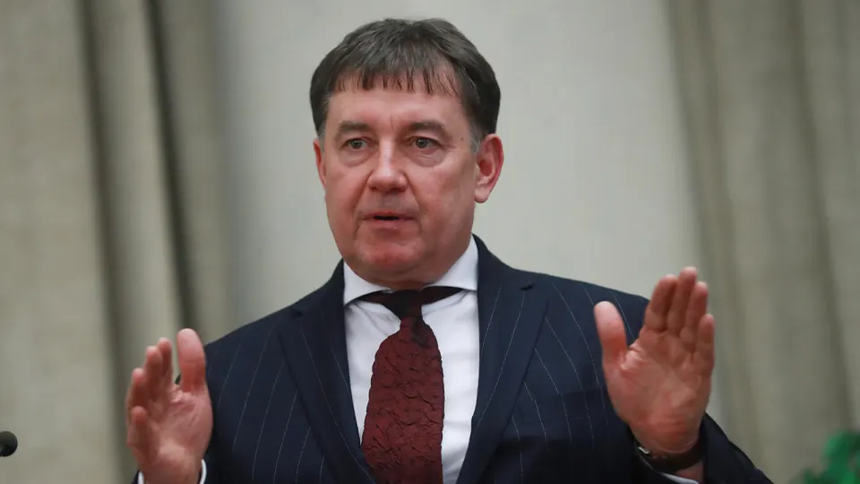 Мосгорсуд оставил в силе решение о национализации более 100 объектов недвижимости и сети бизнес-отелей Marton примерно на 9 млрд рублей, связанных с бывшим председателем Совета судей России Виктором Момотовым. Генпрокуратура утверждает, что имущество было нажито коррупционным путем и связано с криминальными структурами.