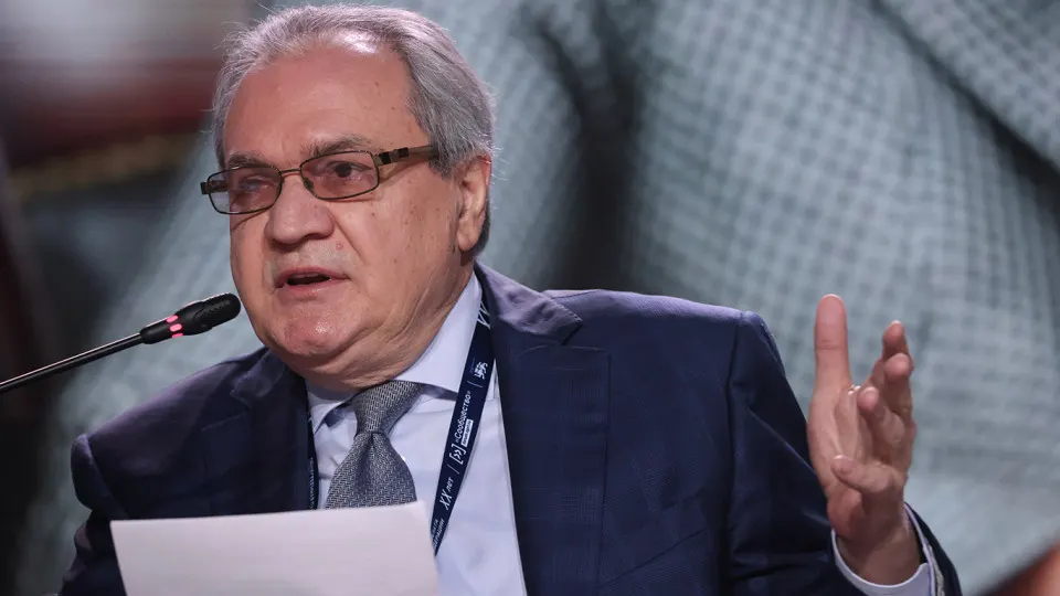 Глава Совета по правам человека заявил, что использование сервисов обхода блокировок связано с поиском «враждебной» информации, поддержал отключения мобильного интернета и высказал мнение о реакции властей на вопросы безопасности; параллельно власти усиливают меры против VPN и международного трафика.