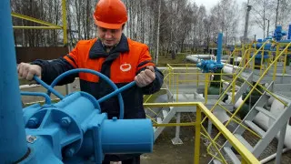 С 1 мая прекращается прокачка казахстанской нефти по трубопроводу «Дружба» в Германию и Венгрию, что усугубляет дефицит топлива в ЕС на фоне перебоев поставок с Ближнего Востока.