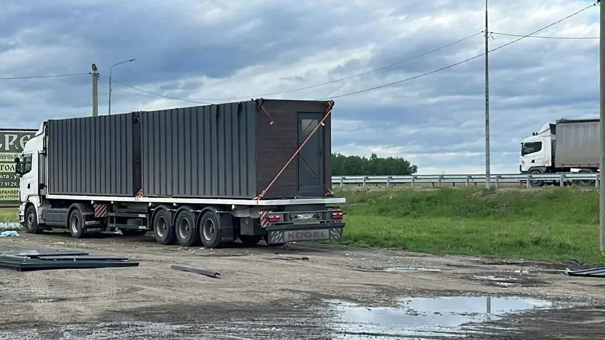 Следственный комитет завершил основную стадию расследования дела о перевозке беспилотников, которые, по версии следствия, использовали для атак на российские военные аэродромы; четыре водителя проходят по делу, они вину не признают.