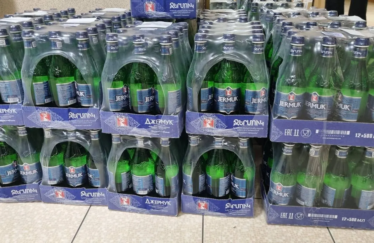 В России приостановлена реализация и отгрузка воды «Джермук» армянского производства — продукция признана не соответствующей требованиям, под запрет попали минеральная, питьевая и газированная вода разных видов и объёмов.