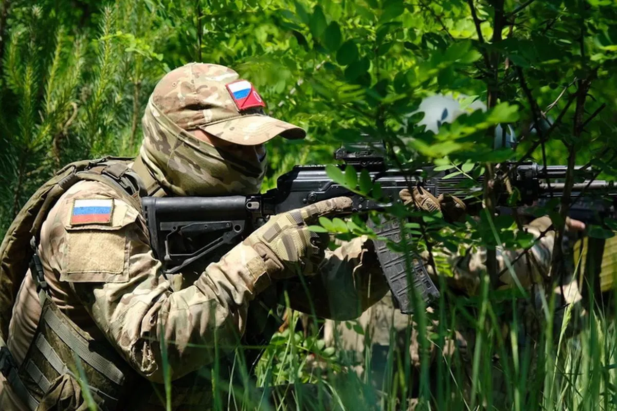 Аналитики Института по изучению войны считают, что планы Москвы захватить весь Донбасс к осени нереалистичны: продвижение замедлилось, украинские укрепления и контратаки осложняют дальнейшие наступления.
