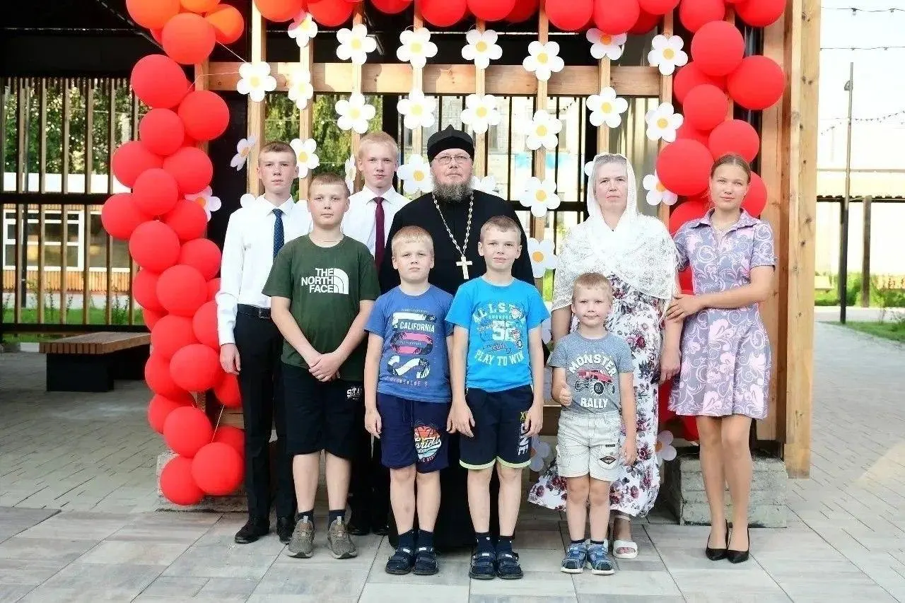 В Рязани несколько многодетных семей получили государственные награды: одной из горожанок присвоили звание «Мать‑героиня», ещё ряду семей вручили ордена «Родительская слава».
