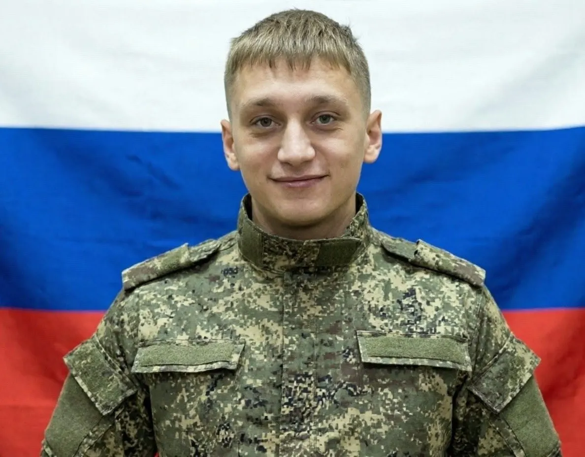 23‑летний студент из Бурятии подписал контракт на службу в подразделении беспилотных систем в январе и погиб под Луганском в апреле. В колледже проходила агитация службы по контракту, принимавшие участие молодые люди должны были вернуться на учёбу после контракта, однако некоторые из них не вернулись.