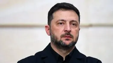 Президент Украины Владимир Зеленский заявил 10 мая, что российские силы продолжают активные боевые действия, в том числе массированные атаки дронами‑камикадзе.