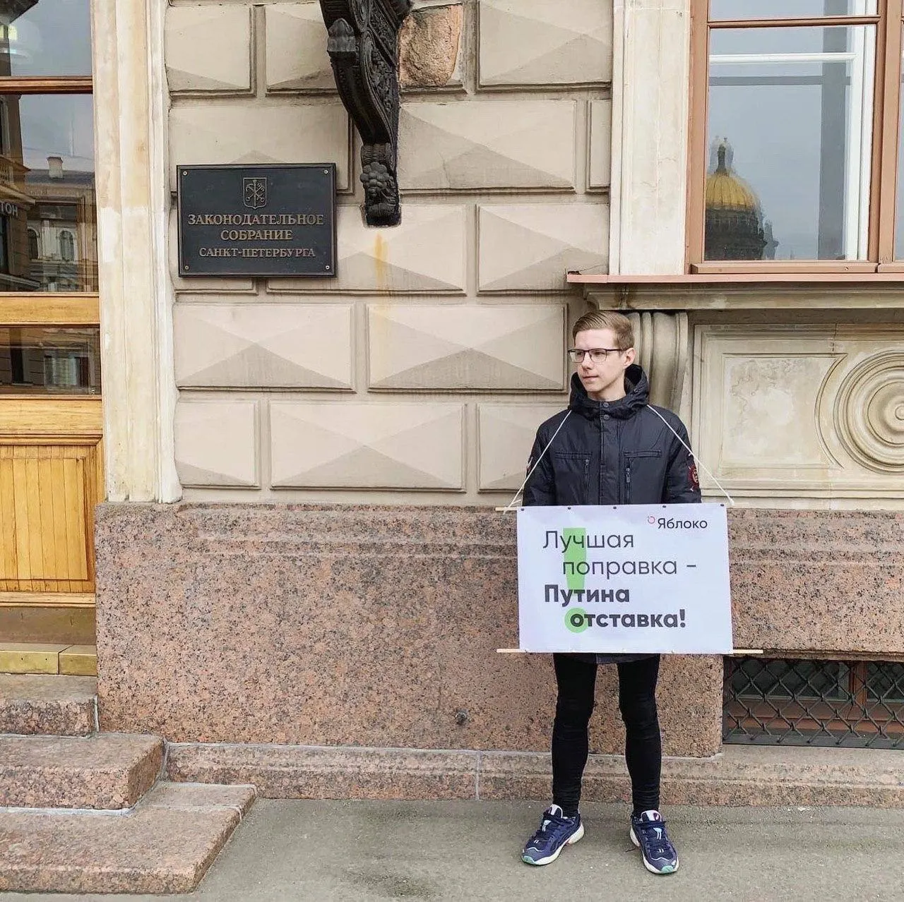 Вадим Ваганов сообщил, что его объявили в федеральный розыск; точная уголовная статья пока неизвестна. Ранее ему выписали несколько штрафов и внесли в реестр «иностранных агентов».