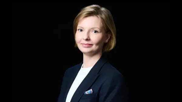 Администраторы доменов будут обязаны проходить идентификацию через портал «Госуслуги». Регистраторы уже внедряют авторизацию через ЕСИА и предлагают корпоративные тарифы для владельцев больших портфелей доменов.