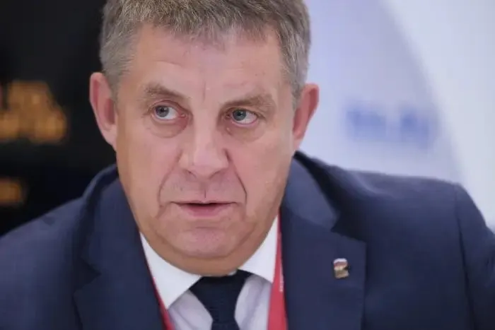 Александр Богомаз, ушедший в отставку, рассматривается для замещения вакантного места в Госдуме. Ранее он уже был депутатом, а отставки ряда приграничных губернаторов сопровождаются уголовными делами и обсуждением возможных назначений.