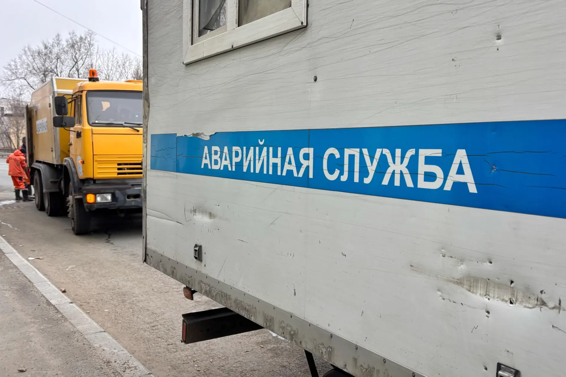 Из‑за повреждения труб опрессовка подачи воды приостановлена: жители Рязани временно остались без холодной и горячей воды, коммунальные службы работают над восстановлением.