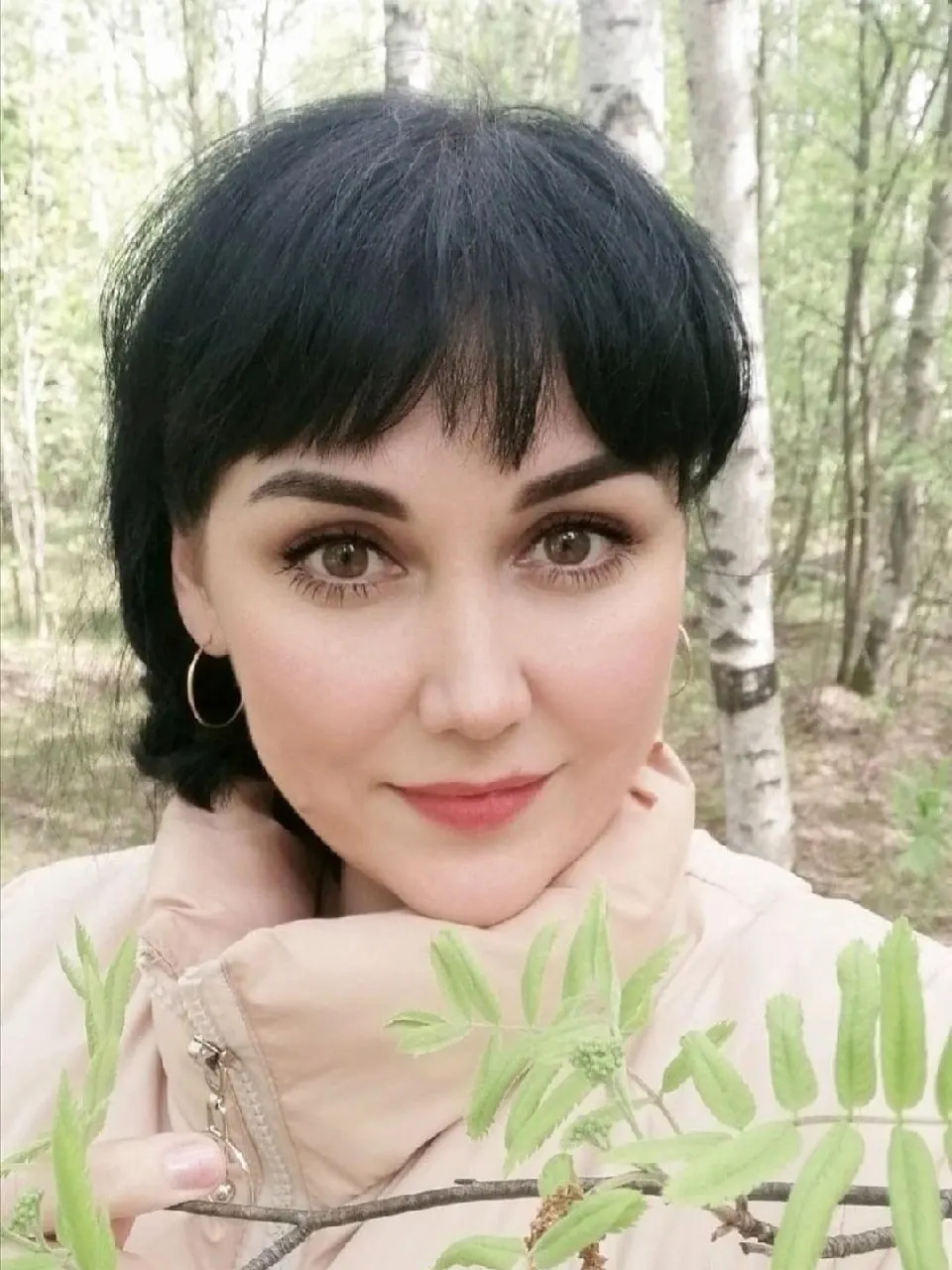 Женщина попала в больницу с ангиной, врачи сообщили о выздоровлении, но вскоре она скончалась. Родственница считает официальную экспертизу неубедительной и уже год пытается выяснить истинную причину смерти.