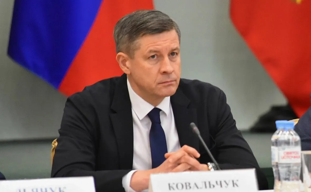 Егор Ковальчук распустил состав правительства региона; новый кабинет пока не представлен. Ранее президент подписал указы об отставке руководителей нескольких областей.