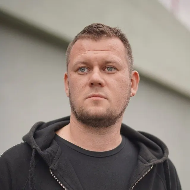 Министерство юстиции внесло в реестр «иноагентов» украинского блогера и журналиста Дениса Казанского. Он заявляет, что не является гражданином РФ и ожидал более серьёзных обвинений, поскольку в «ДНР» находится в розыске из‑за книги и материалов.