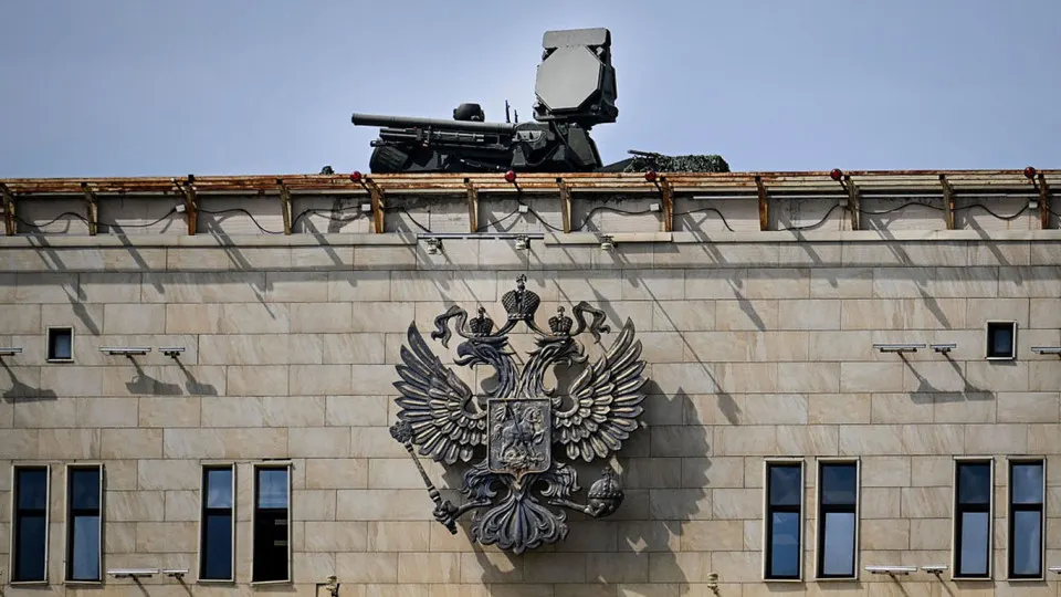 Переброска средств противовоздушной обороны в столицу перед парадом 9 мая ослабила защиту других регионов. Командование беспилотных сил заявляет, что удары будут наноситься по менее защищённым энергетическим и военным объектам на периферии, а не по тщательно охраняемой Москве.
