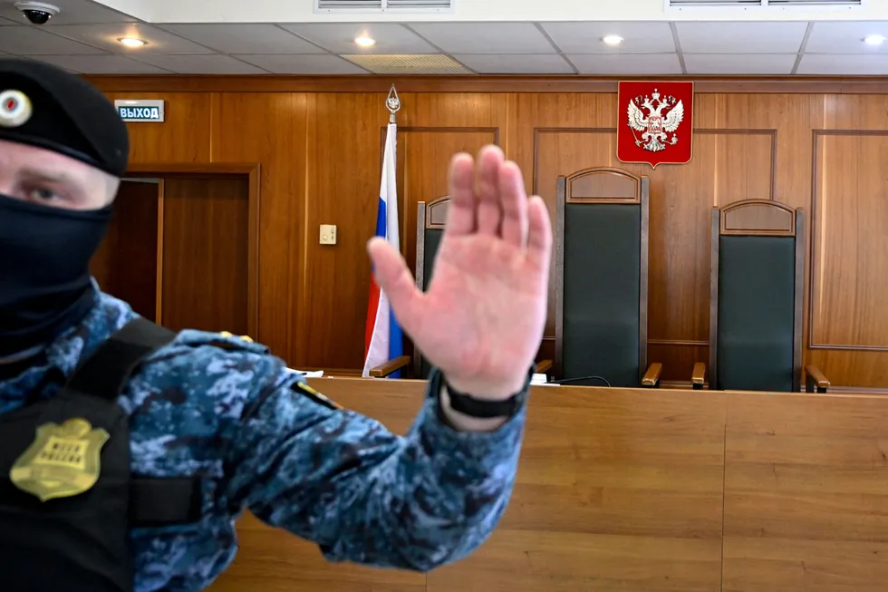 В конце апреля судейское ведомство убрало из открытого доступа статистику о судимости с 2005 года. Это усложнило мониторинг репрессий, отправки обвиняемых на войну и других социальных трендов — и вызвало вопросы о возможных причинах и перспективах восстановления данных.