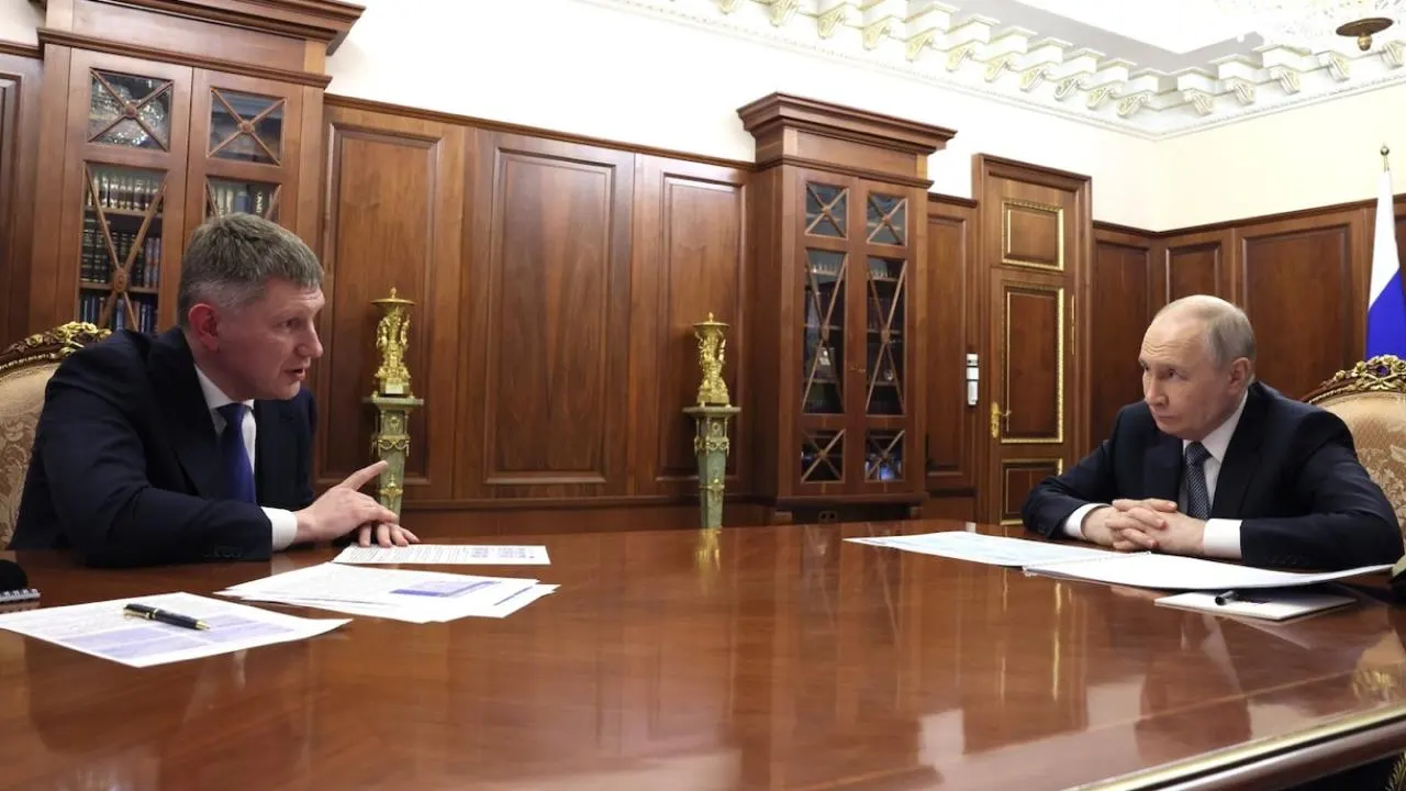 Министр экономического развития Максим Решетников доложил президенту, что Россия сократила разрыв с США по ВВП на душу населения и в 2025 году росла быстрее, несмотря на санкции. По данным МВФ, в 2026 году ВВП на душу в России составляет $18 530.