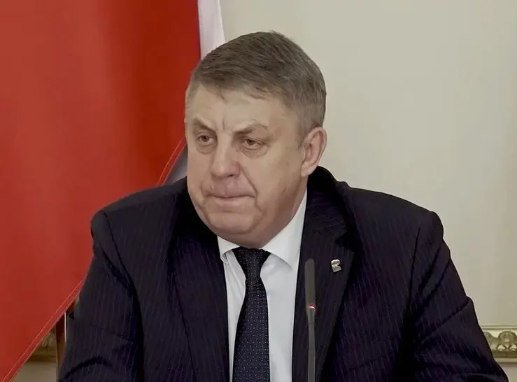 Александр Богомаз подал в отставку по собственному желанию, а на следующий день был утверждён депутатом Госдумы от «Единой России». Одновременно с ним пост покинул губернатор Белгородской области Вячеслав Гладков.