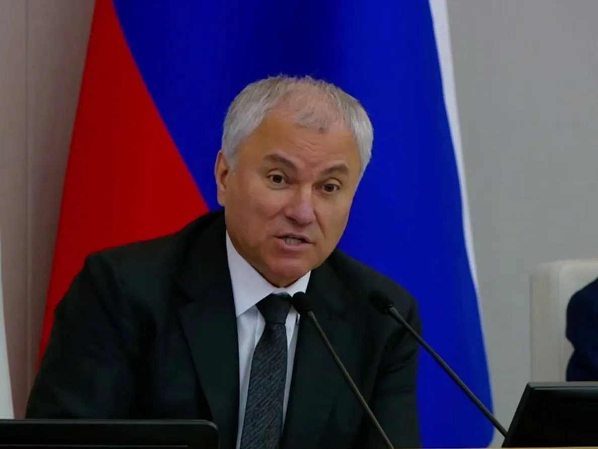 Депутаты приняли во втором чтении законопроект, который официально добавляет в меры профилактики работу по защите «исторической правды» и предупреждение уклонения от исполнения обязанностей по защите Отечества.