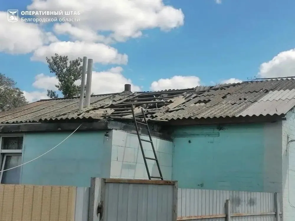 По разным регионам страны нанесли серию ударов беспилотниками — сообщают о возгорании поезда и жилых домов, а также о проведении эвакуации жителей.