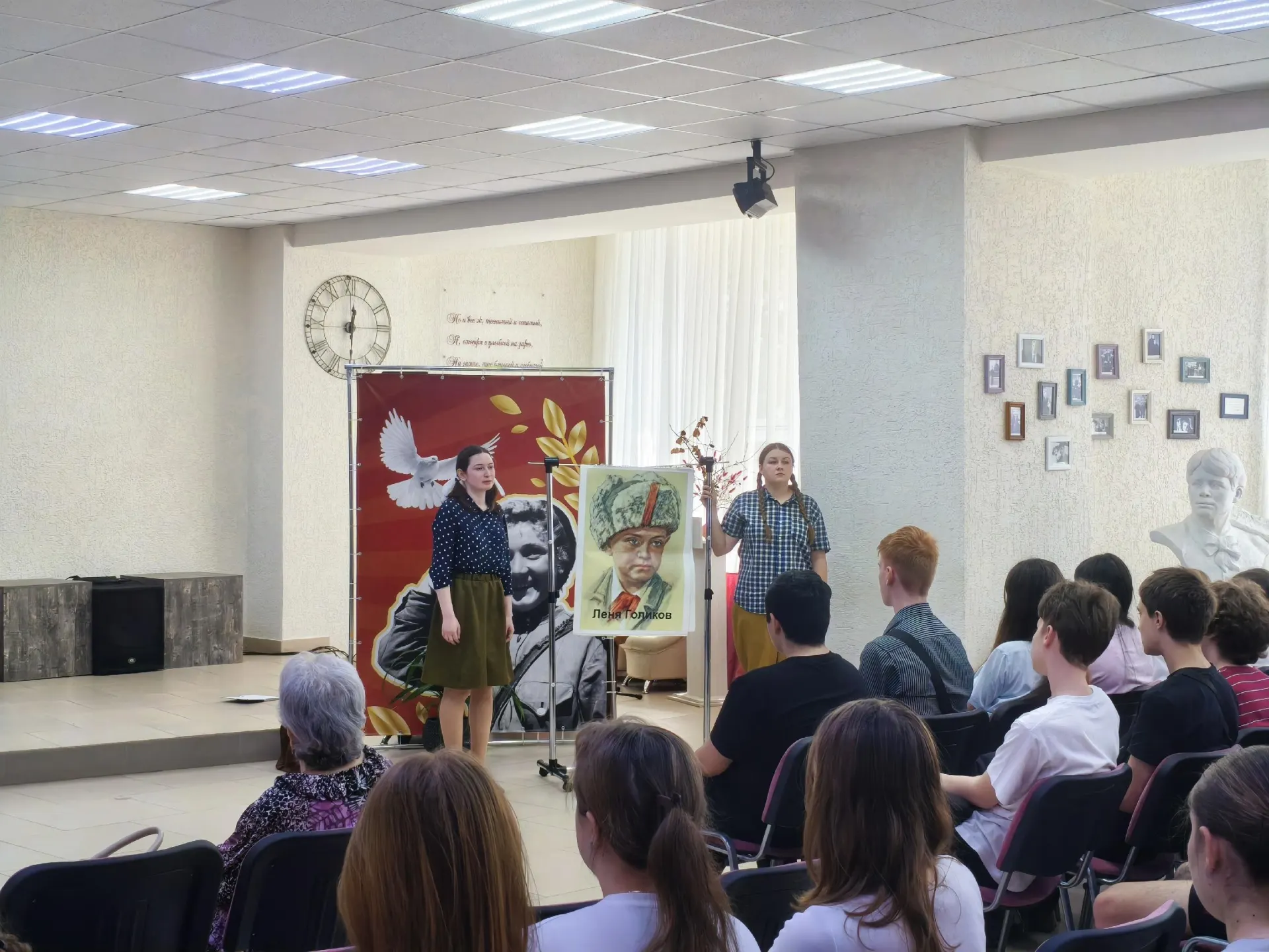 Постановка в библиотеке опирается на судьбы реальных людей и рассказывает о переживаниях детей в военное время.