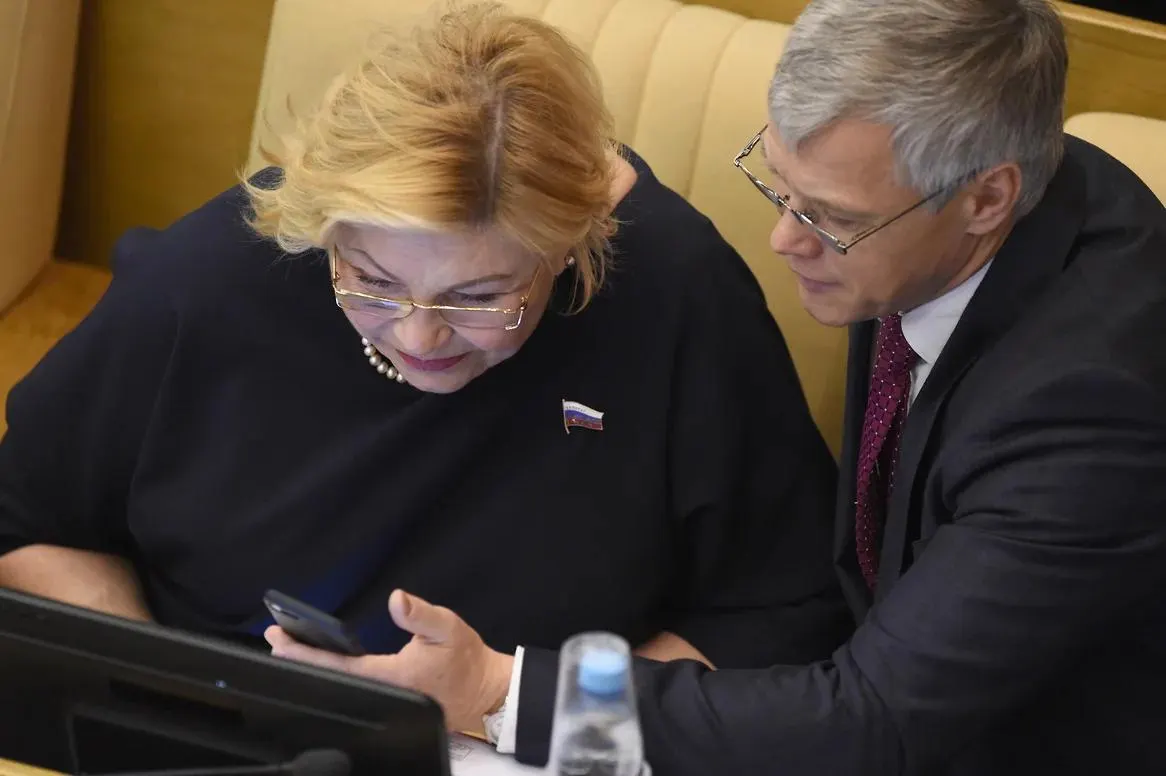 Два депутата, в том числе депутат от Челябинской области Валерий Гартунг, оказались единственными голосовавшими против обращения Госдумы по удару в Старобельске. Спикер назвал это «техническим сбоем», заседание сопровождалось обвинениями и призывами к ударам.