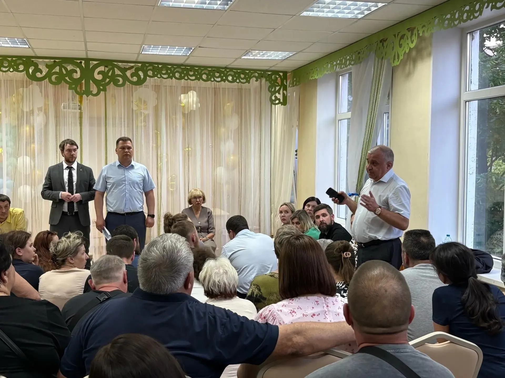 Мэрия Рязани прорабатывает вариант предоставления семьям, чьи квартиры были повреждены при атаке беспилотников, новых жилых помещений той же площади.