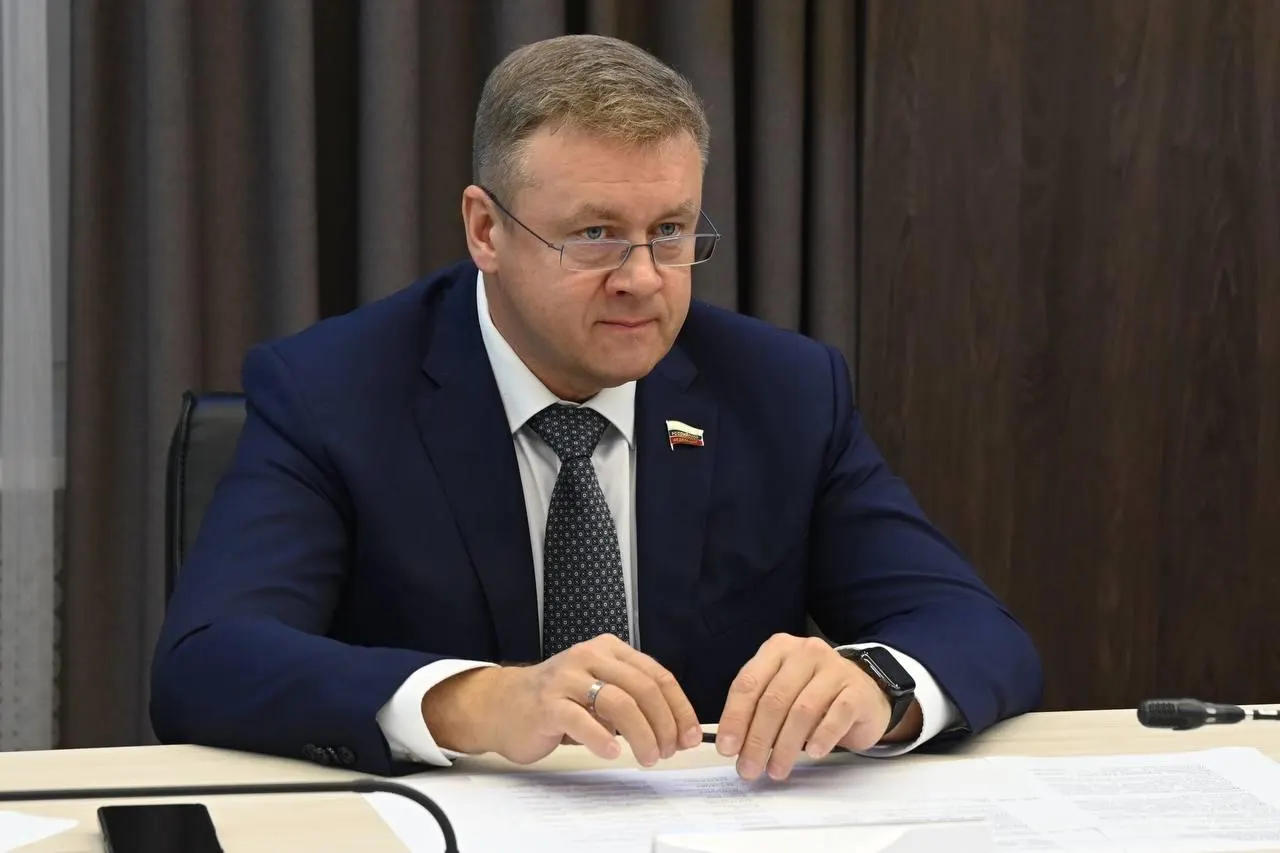 Мосгорсуд продлил срок содержания под стражей бывшего губернатора Рязанской области Любимова; в суде уточнили детали решения.