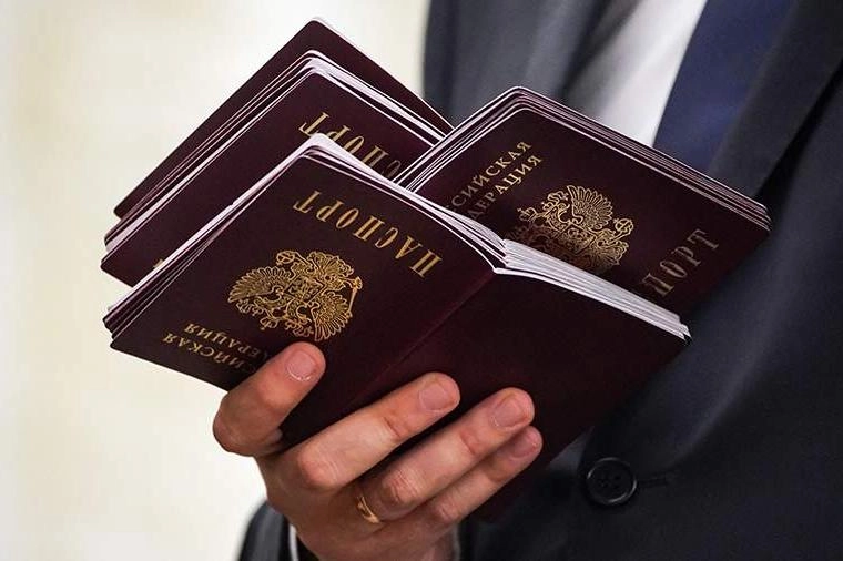 Депутаты от «Единой России» внесут поправки ко второму чтению закона о гражданстве: иностранцам с непогашенной судимостью могут выдавать РВП, ВНЖ и гражданство, если их осудили в других странах за поддержку политики России или СВО.