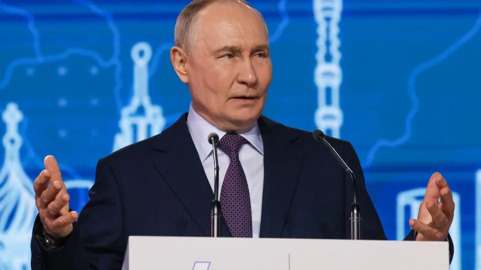 Президент призвал активнее трудоустраивать вернувшихся с фронта ветеранов в оборонные и другие индустриальные отрасли; при этом статистика фиксирует резкий рост числа тяжело раненных, увеличившуюся потребность в протезах и всплеск преступности.