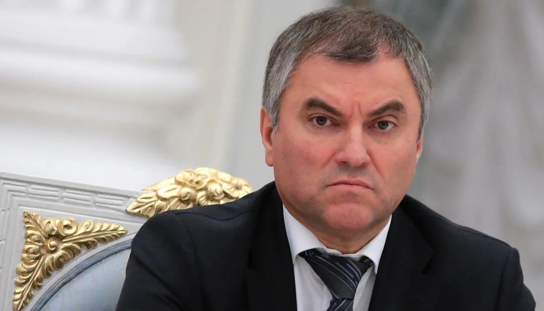 Депутаты приняли поправки, которые позволяют конфисковать имущество граждан за «правонарушения против интересов России» за границей. Закон вступит в силу 1 сентября 2026 года.