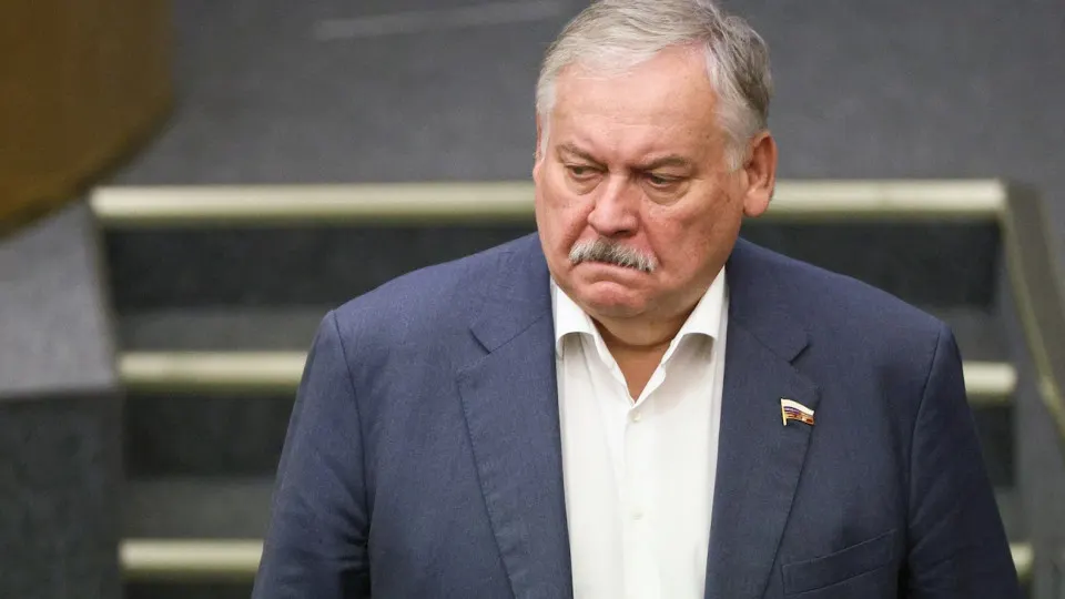 Первый зампред комитета Госдумы Константин Затулин обвинил Латвию и Эстонию в нарушении обещаний при выходе из СССР и в системной дискриминации русскоязычного населения. Заявления прозвучали на фоне законопроекта о защите россиян за рубежом и предупреждений разведок о возможной эскалации.
