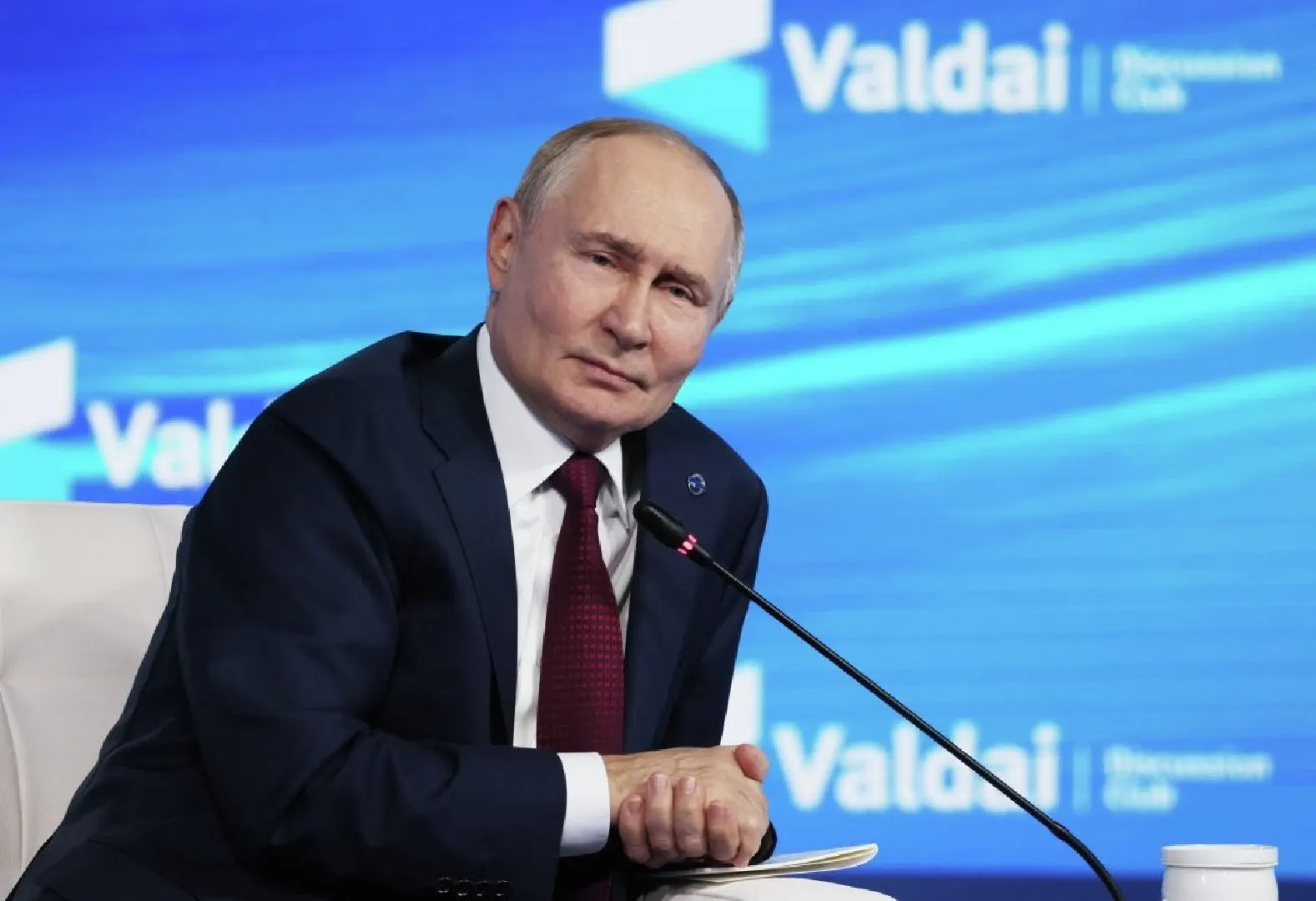 Международный уголовный суд постановил, что приглашение на переговоры само по себе не освобождает от исполнения ордера на арест — исключение возможно только в рамках процедур ООН.